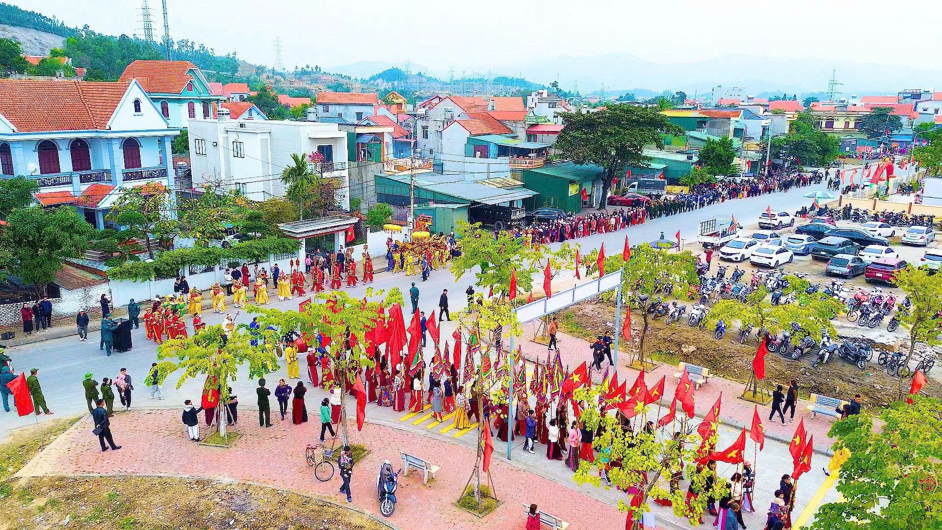 13-khong-gian-le-hoi-1767699493.jpg