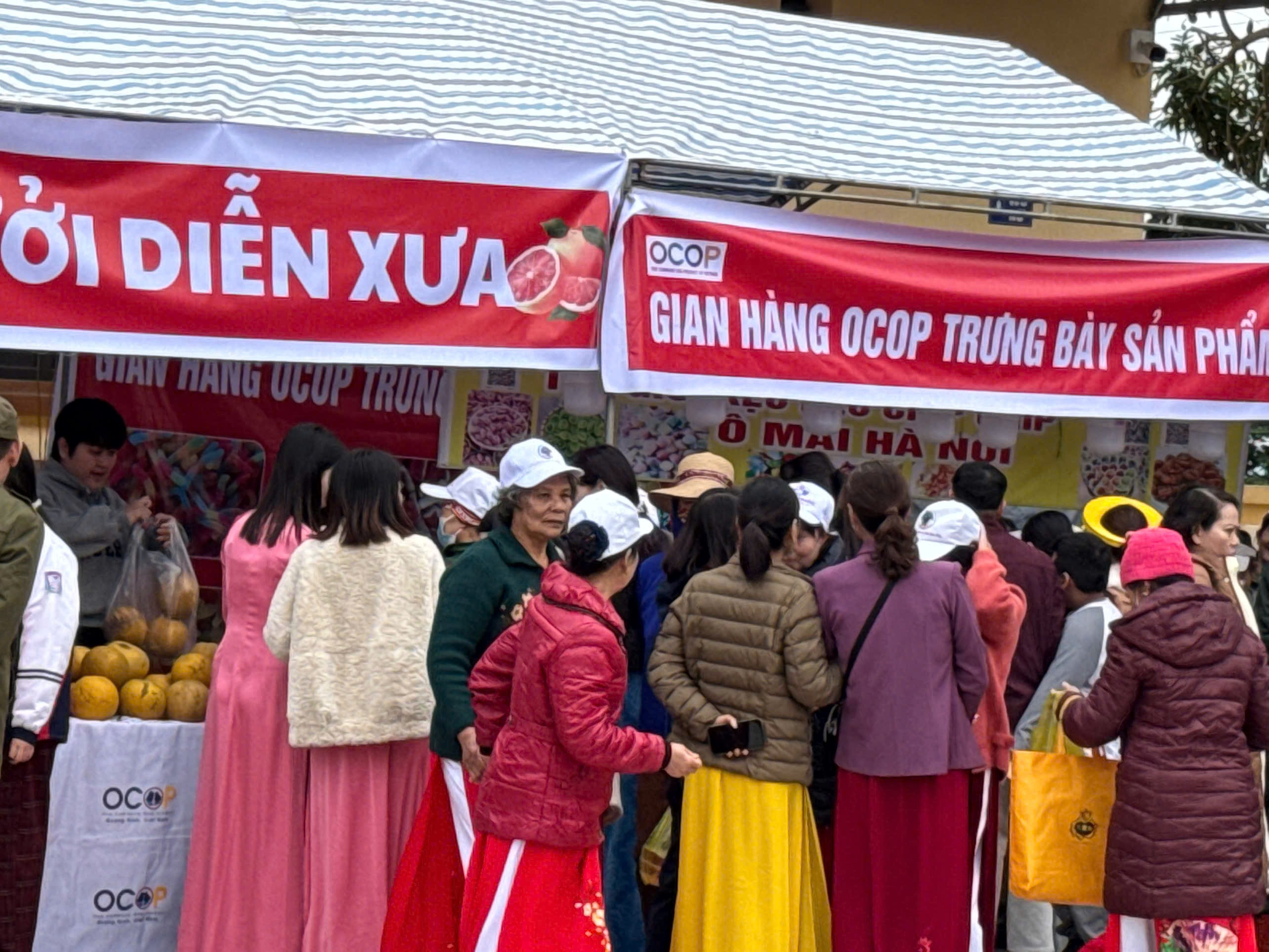 9-khach-hang-dong-1767699654.jpg