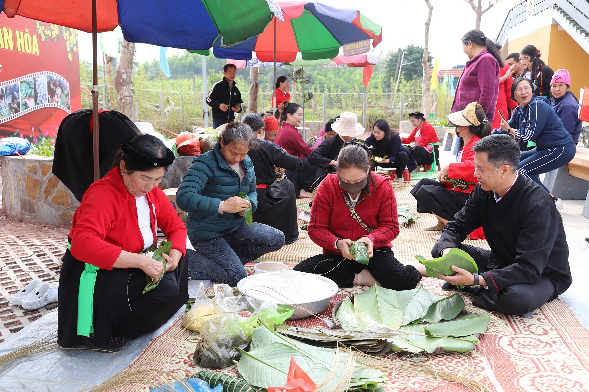 d-goi-banh-chung-ngay-tet-1770027432 d-goi-banh-chung-ngay-tet-1770027432.jpg