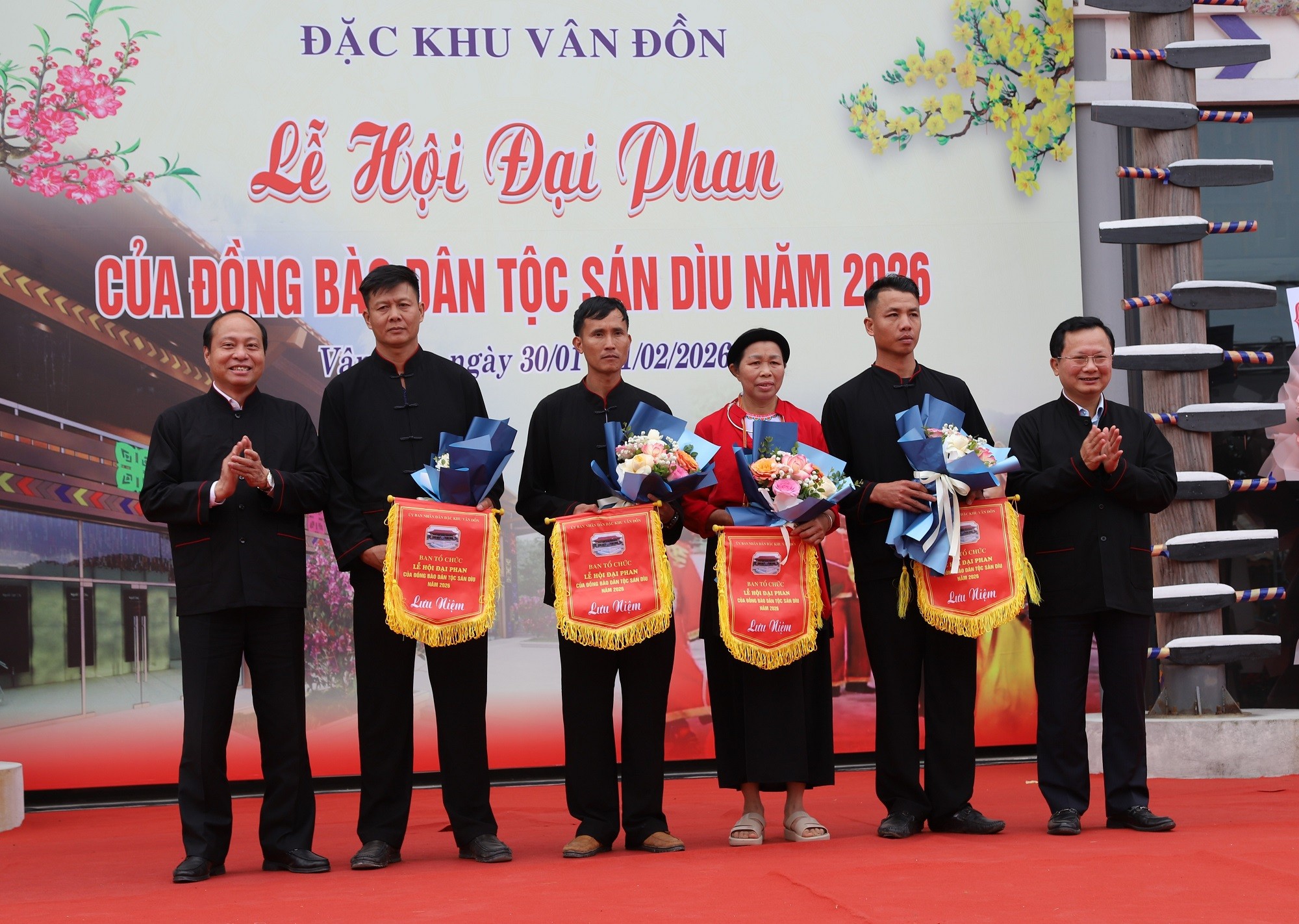 tang-hoa-trao-co-1770028153 tang-hoa-trao-co-1770028153.jpg