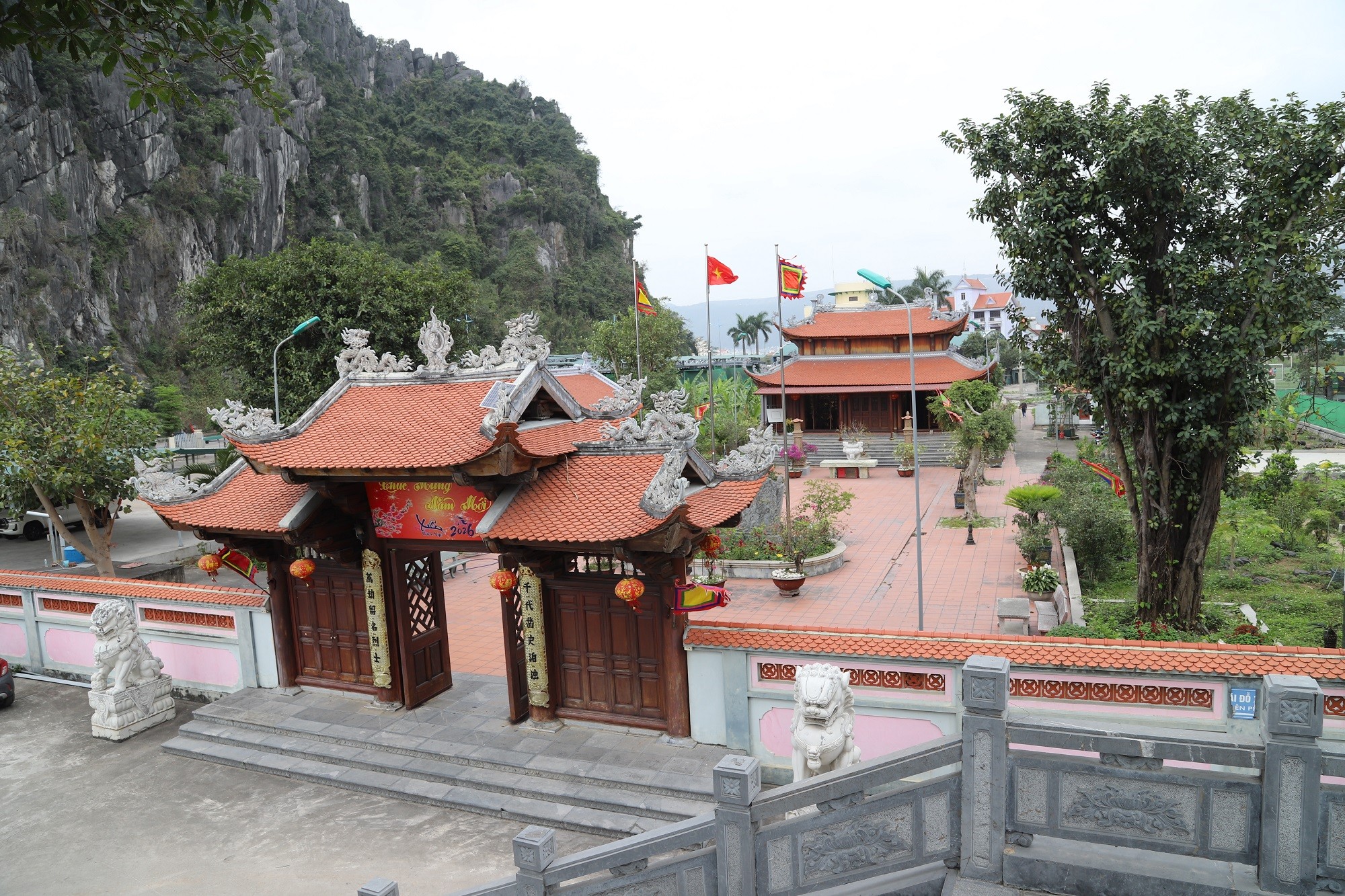 6-den-tho-vung-duc-tren-cao-1774109182 6-den-tho-vung-duc-tren-cao-1774109182.jpg