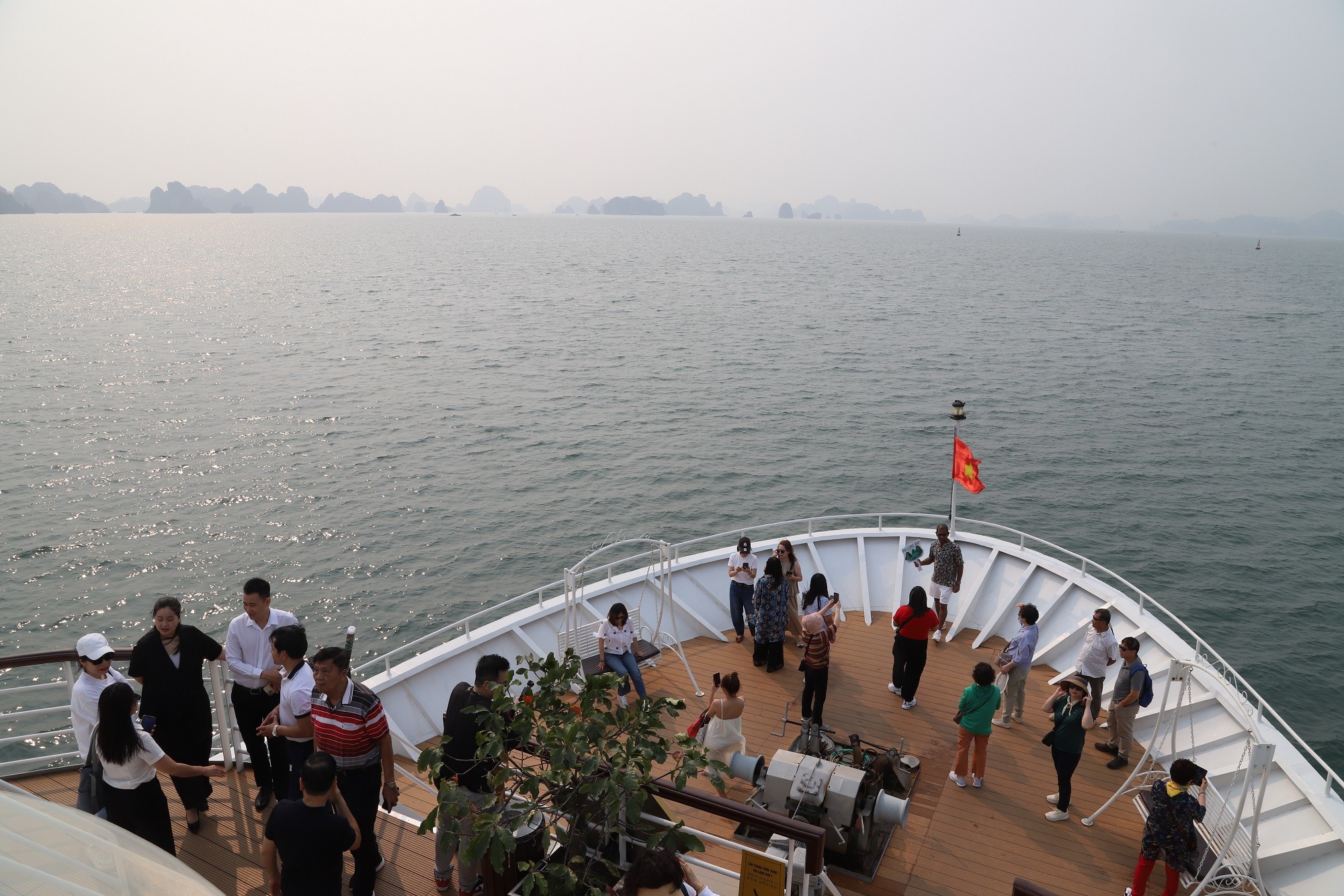bien-ha-long-1776265337 bien-ha-long-1776265337.jpg