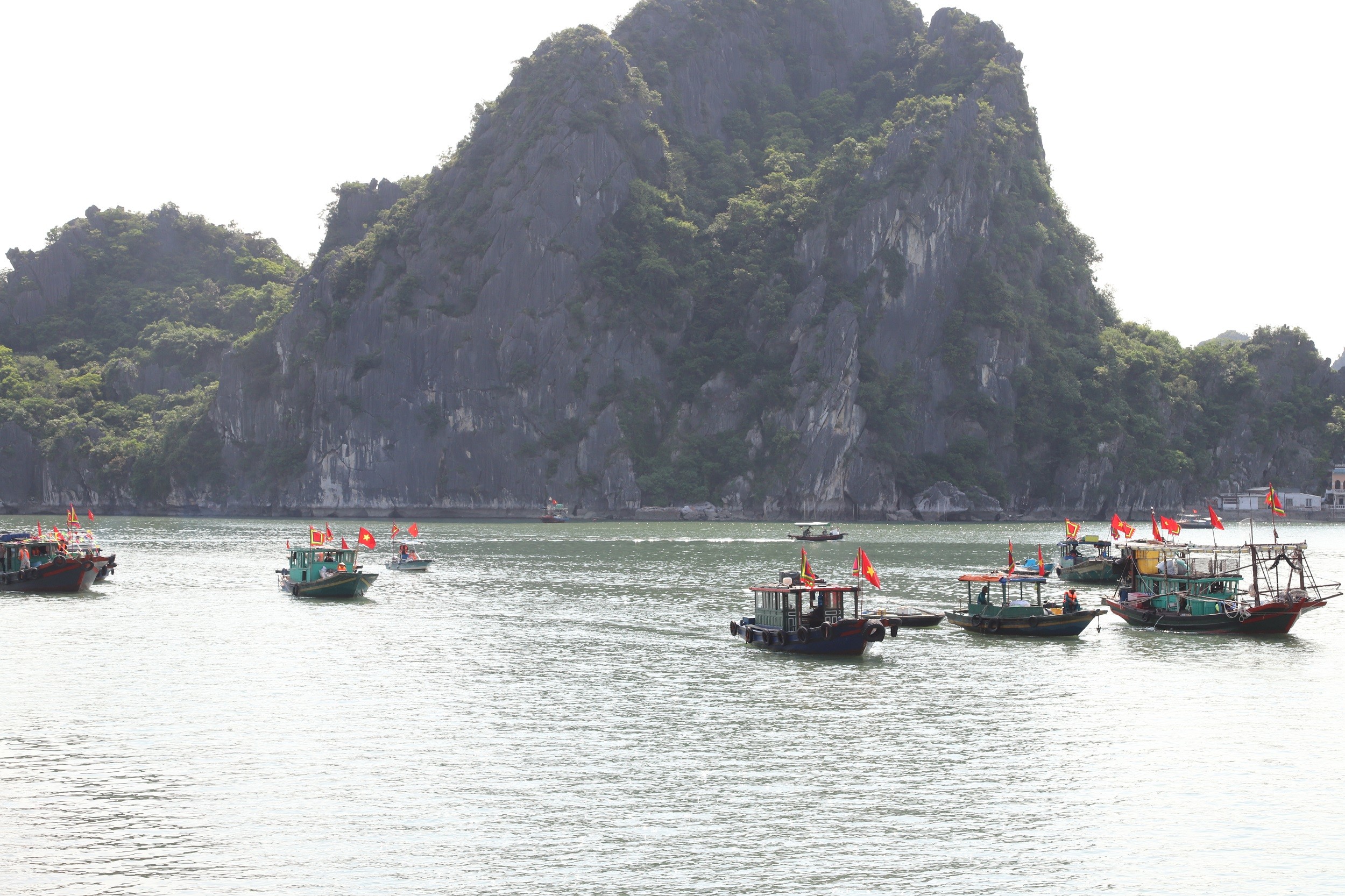 thuyen-ngu-dan-1777565065 thuyen-ngu-dan-1777565065.jpg