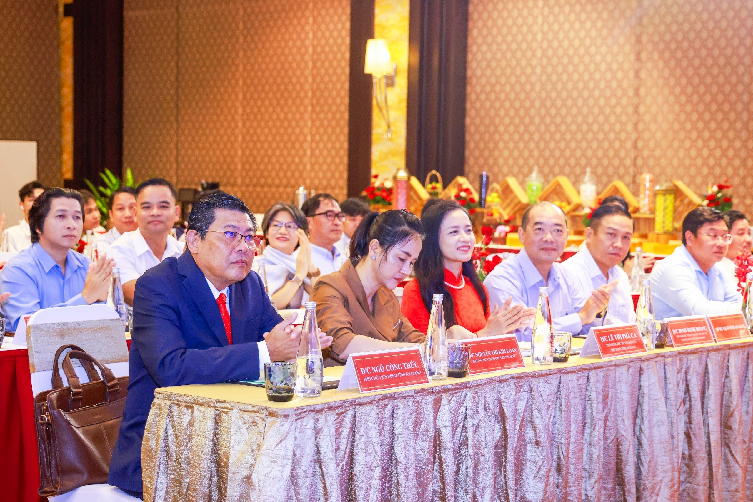 cac-dai-bieu-tham-du-hoi-thao-anh-quang-vinh-2-1782461308 cac-dai-bieu-tham-du-hoi-thao-anh-quang-vinh-2-1782461308.jpg