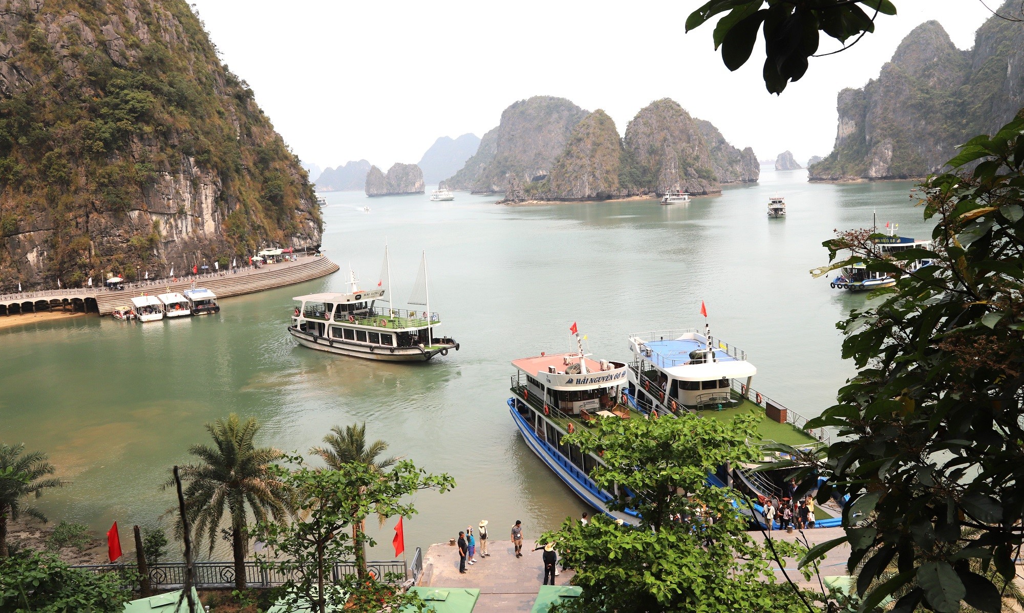 mot-goc-vinh-ha-long-1784131819 mot-goc-vinh-ha-long-1784131819.jpg