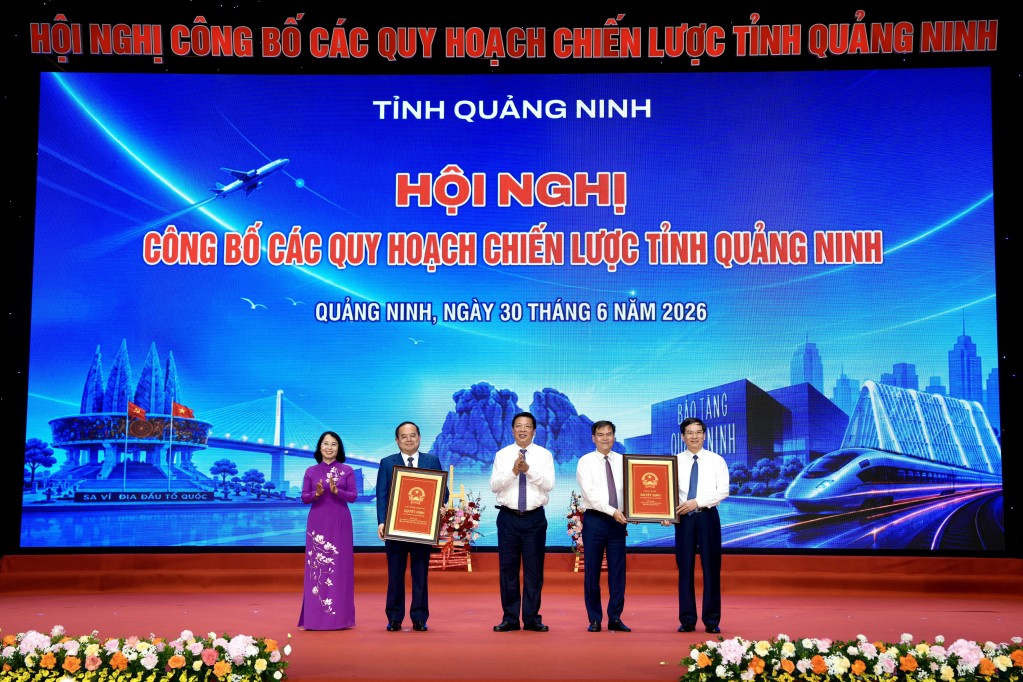 trao-qd-dau-tu-1782832844.jpeg