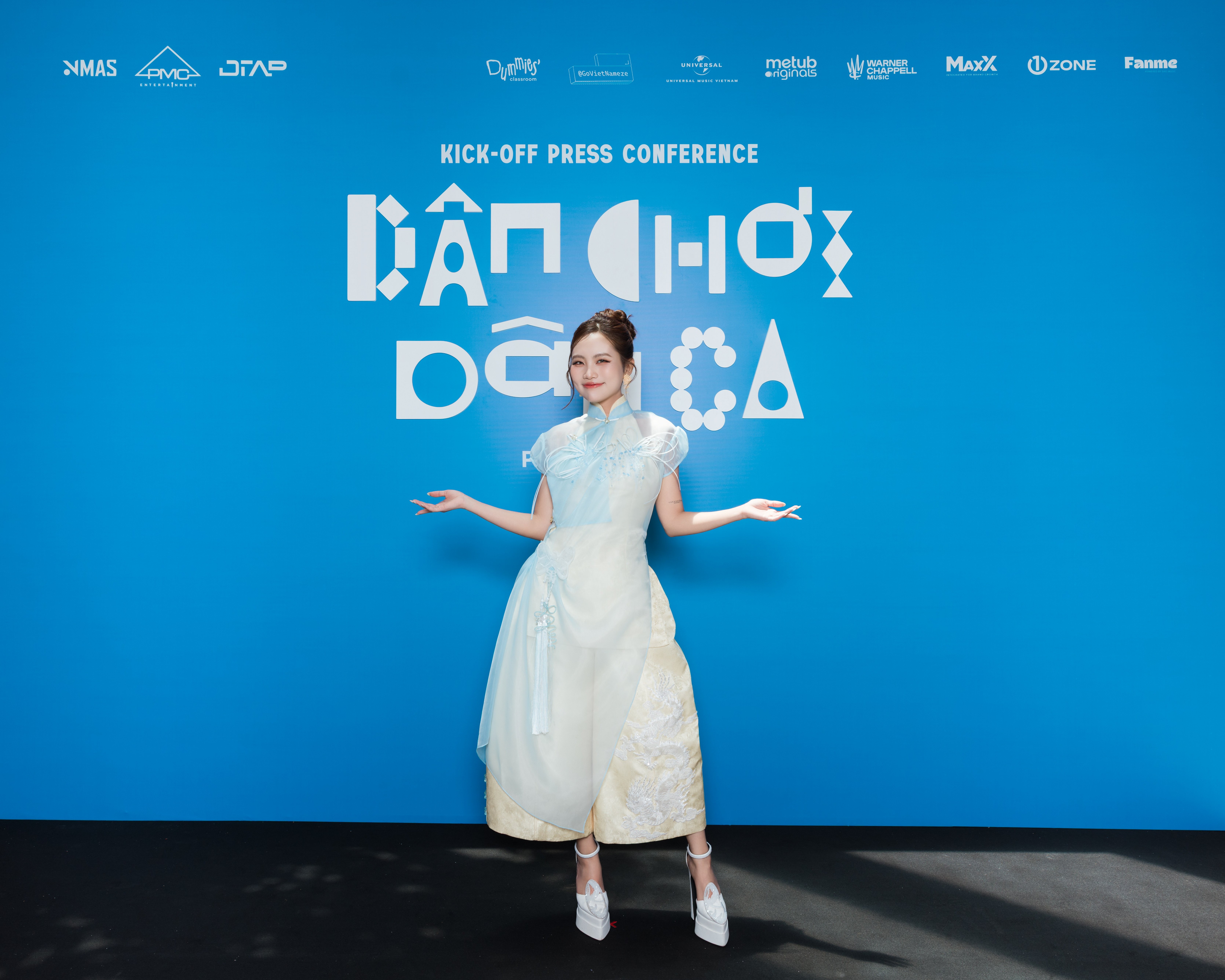 phuong-my-chi-dan-choi-dan-ca-4-1787671558 phuong-my-chi-dan-choi-dan-ca-4-1787671558.jpeg