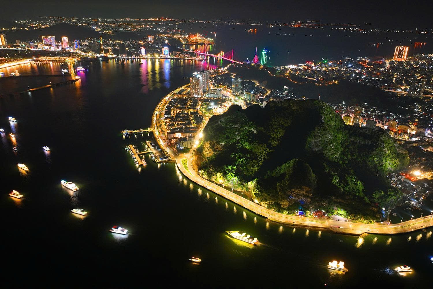 quang-canh-ha-long-dem-30426-1788001016 quang-canh-ha-long-dem-30426-1788001016.jpg