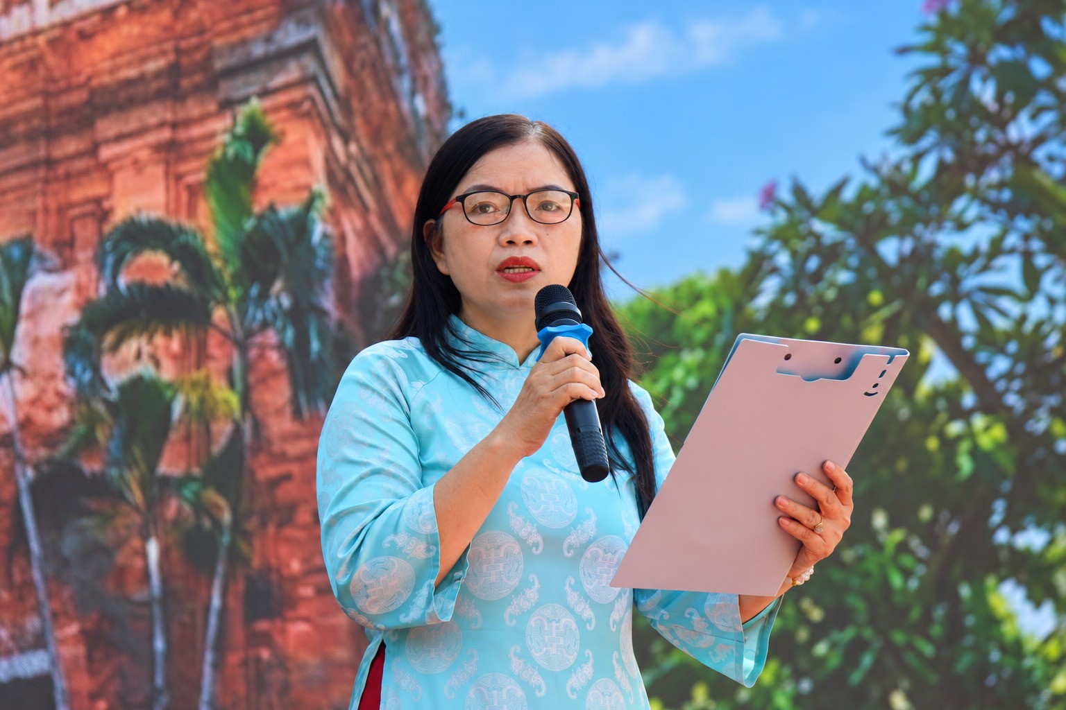 Bà Nguyễn Thị Ánh Tuyết - Phó Giám đốc Bảo tàng tỉnh Gia Lai, phát biểu khai mạc.
